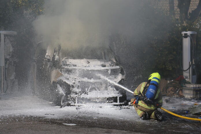 Firefighter tackles Crowborough pub car park blaze.